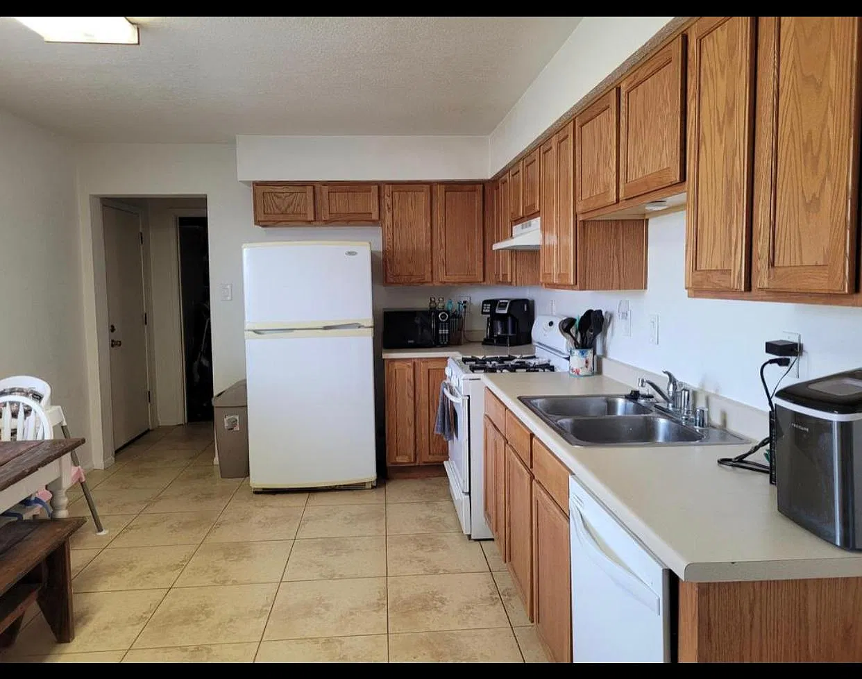 3 bed, 1500 sqft, $1,700 — Photo 4