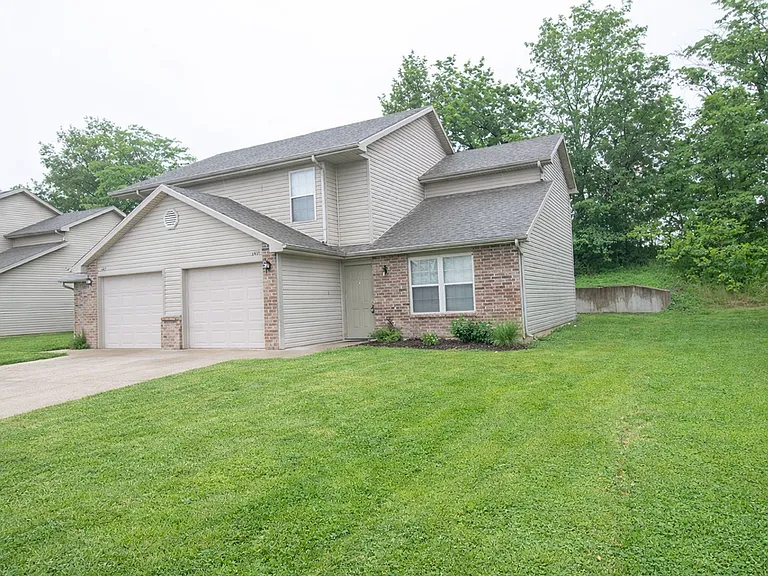 1413 Greensboro Dr — Photo 1