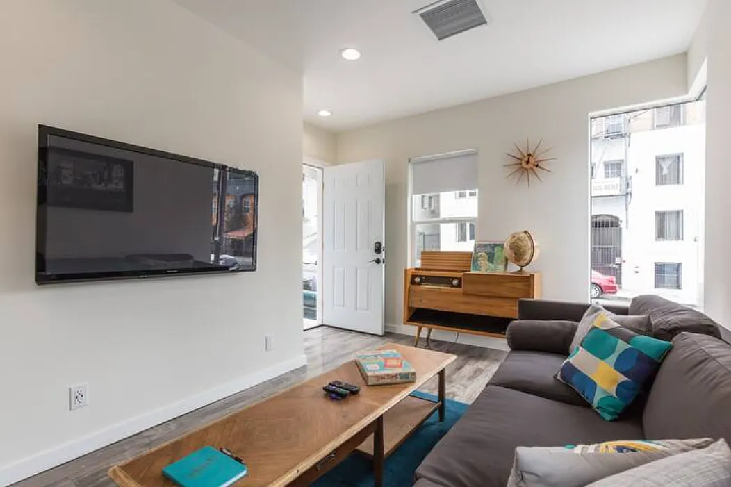 2 bed, 564 sqft, $3,500 — Photo 3