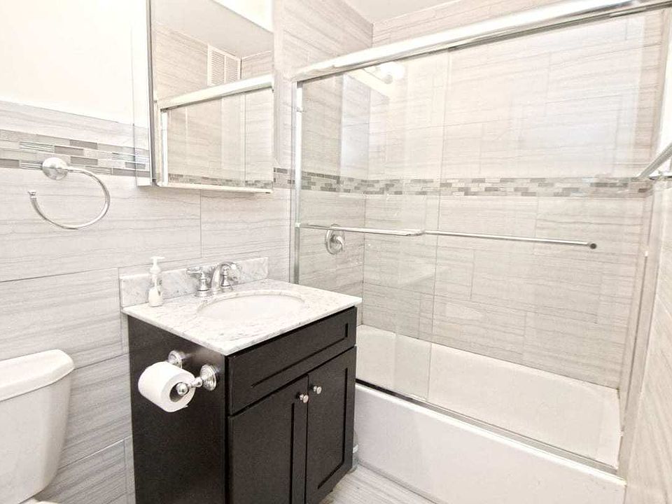 2nd image of 2705 Astoria Blvd APT 1G