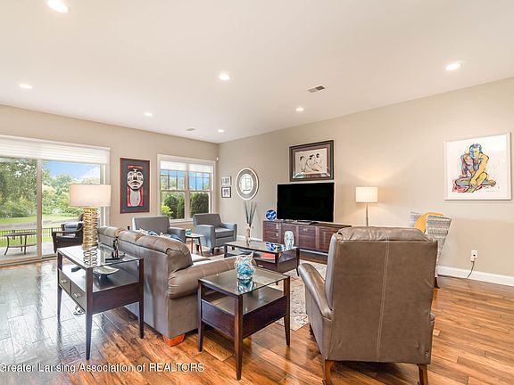 3rd image of 406 N Hamilton St #206