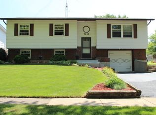 7135 Hawthorne Ln, Hanover Park, IL 60133