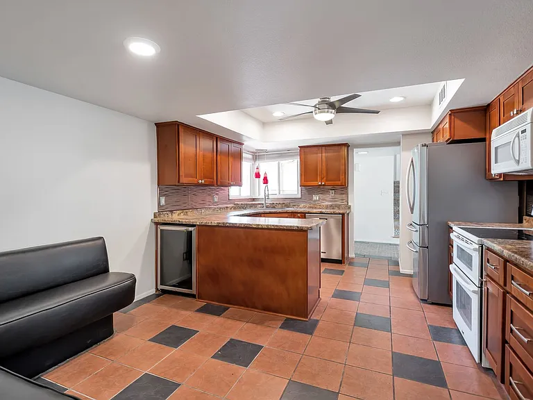 1633 E La Jolla Dr — Photo 20