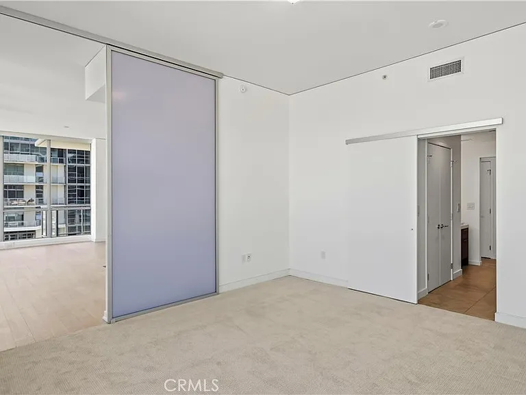 9 Macarthur Pl #N2002 — Photo 30