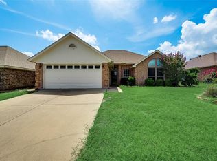 7929 Hunters Glen Dr, Watauga, TX 76148