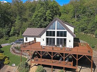 44 White Oak Forest Rd, Fairview, NC 28730