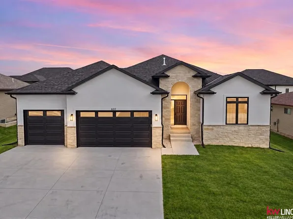605 108th St, Lincoln, NE 68527