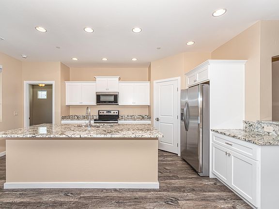 5th image of 1578 Chateau Dr