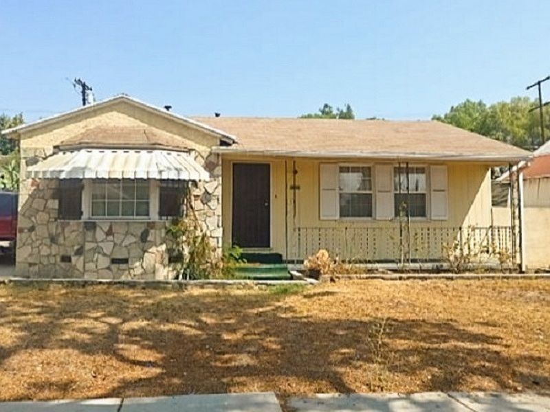 1st image of 939 E 118th St