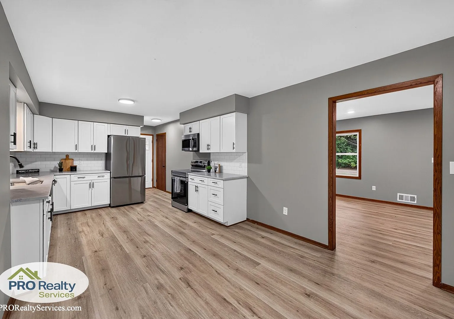 Recently Remodeled 5 Bedroom House — Photo 4