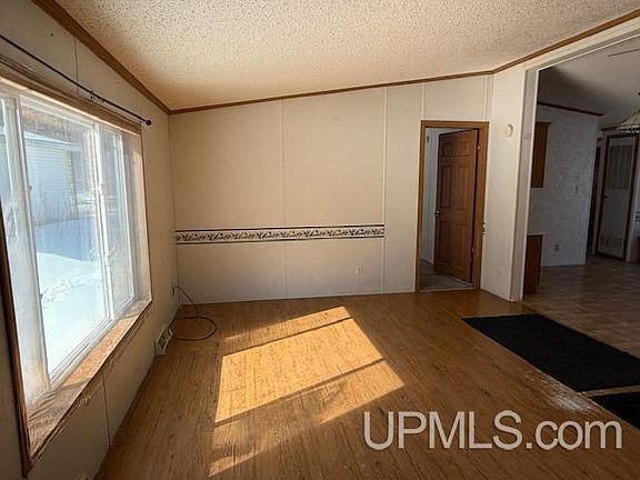 4th image of 101 Hill Farm Rd