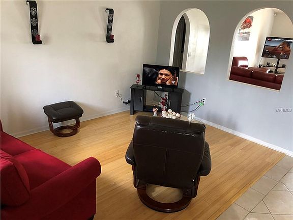 3rd image of 513 Delido Way