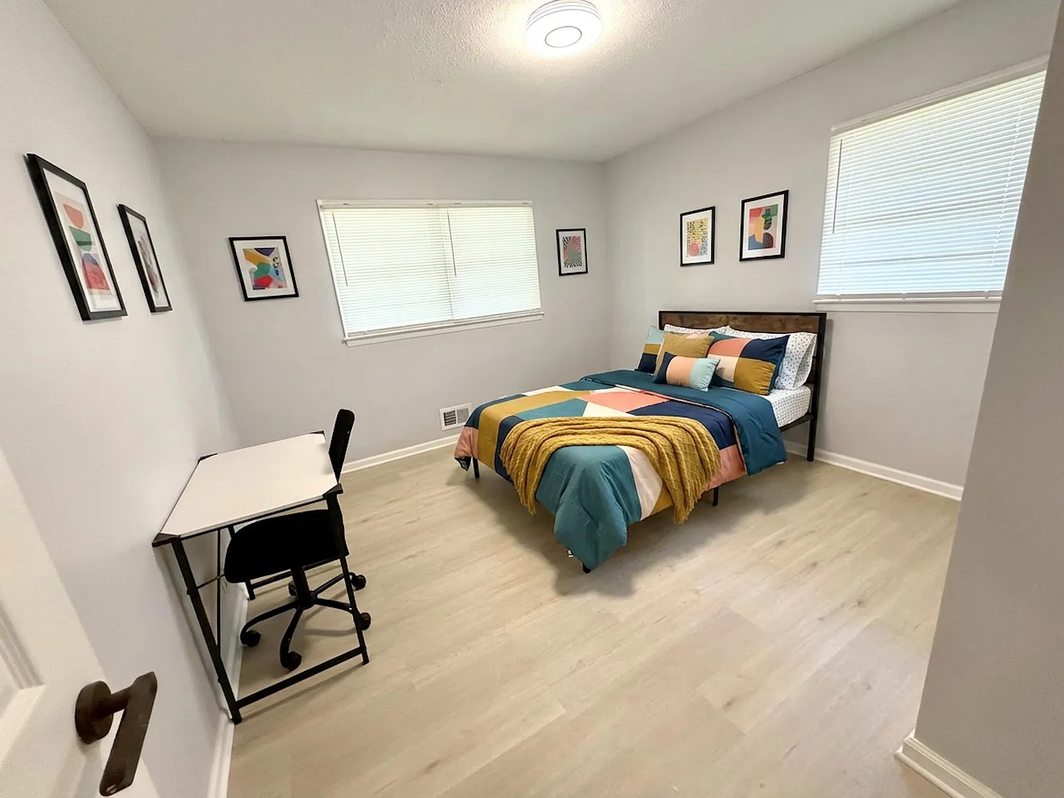 4 bed, 3.0 bath, 2060 sqft, $983 — Photo 2