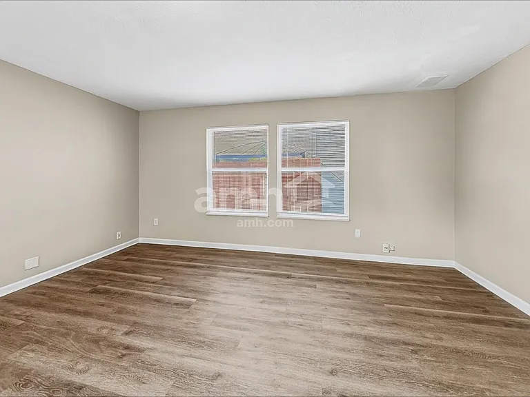 7317 Wellwood Dr — Photo 6