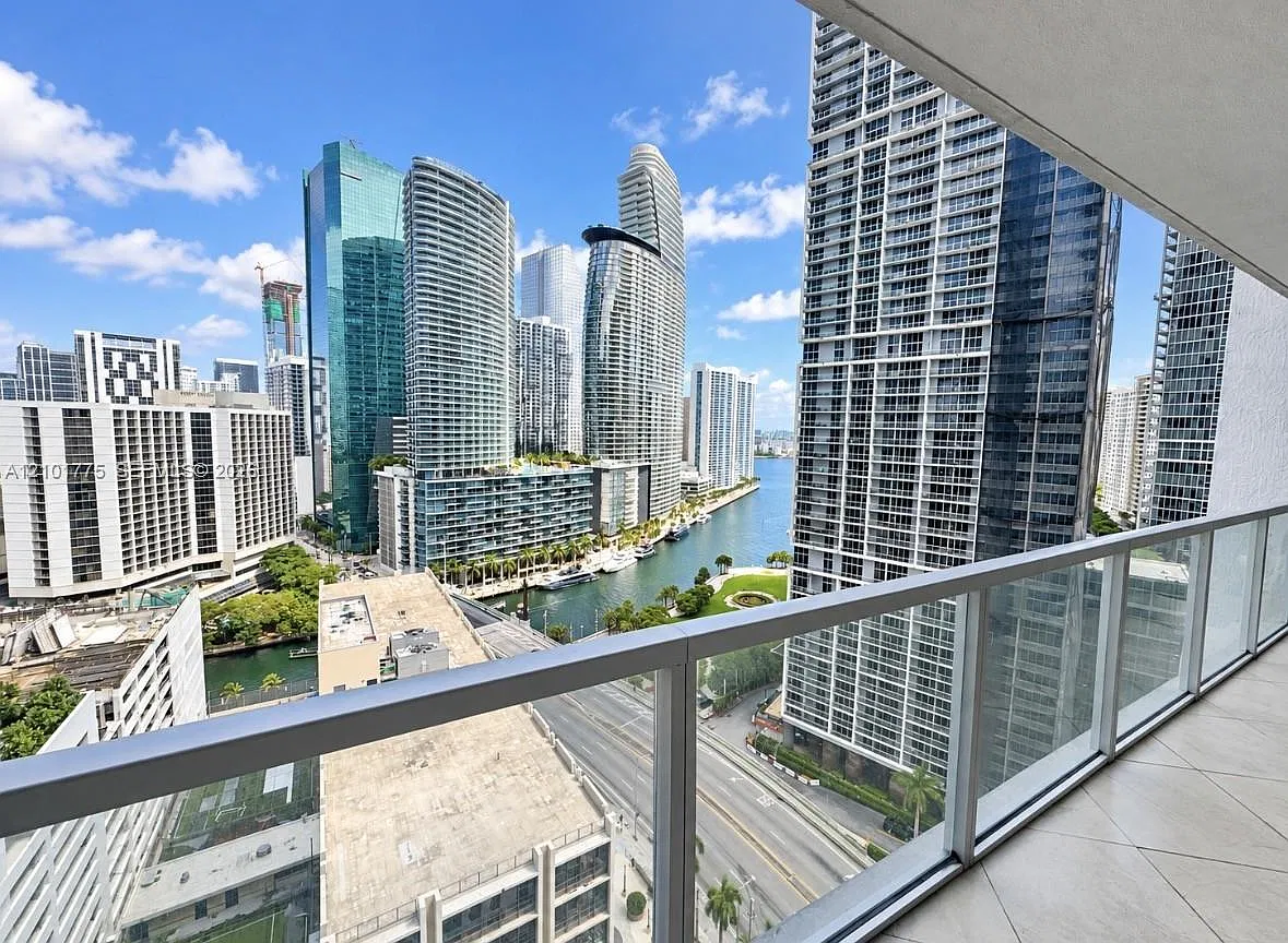 500 Brickell East Condo — Photo 1