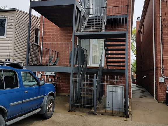 4th image of 3826 S Emerald Ave #1