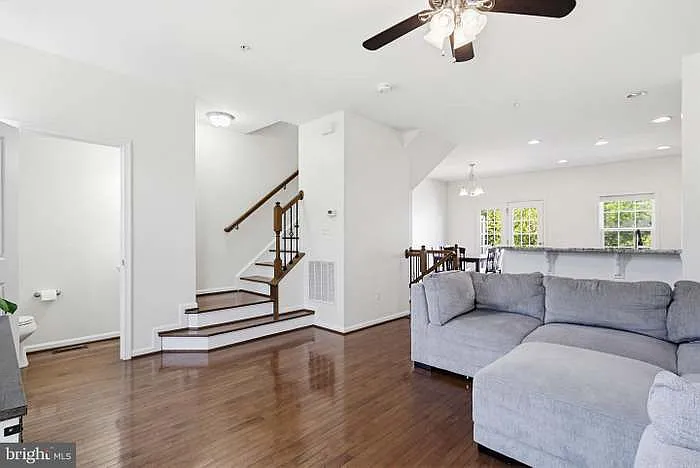 4 bed, 1900 sqft, $3,650 — Photo 4