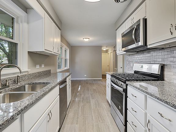 4th image of 60 E Greenbriar Ave