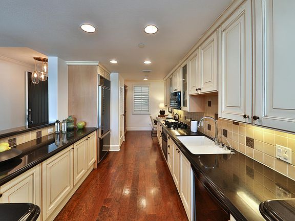 4th image of 860 Haverford Ave Unit 306
