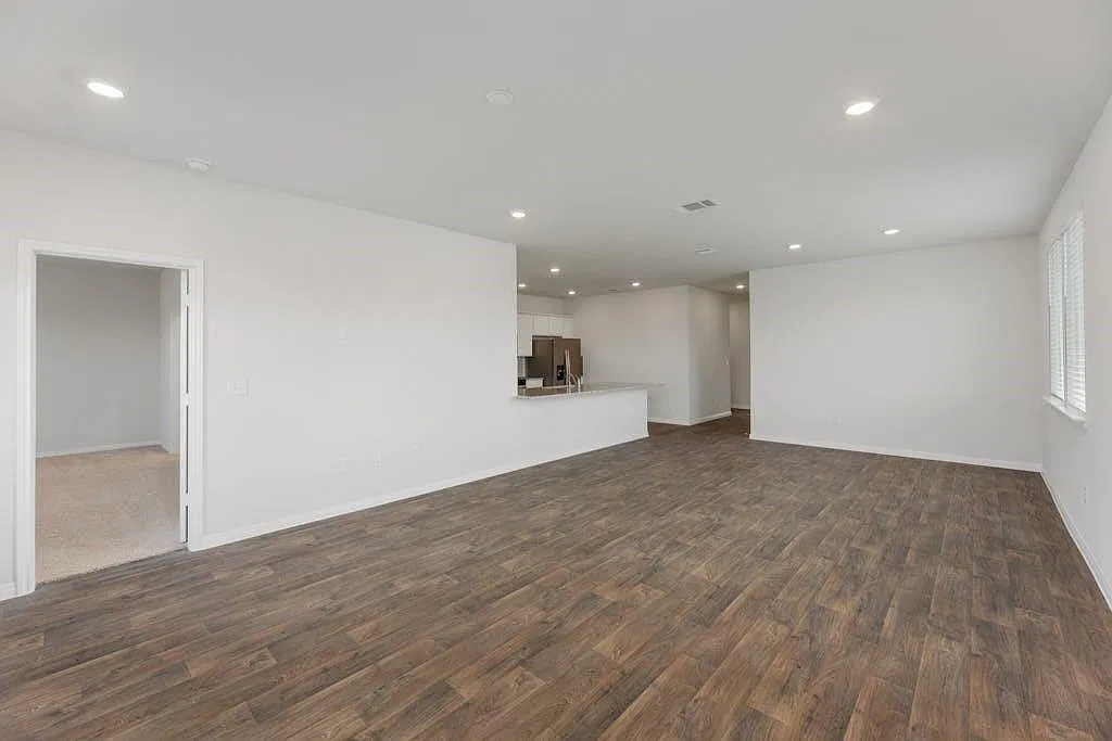 4 bed, 2.0 bath, 1922 sqft, $2,100 — Photo 4