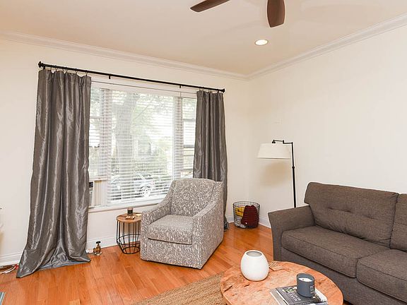 5th image of 3161 N Pine Grove Ave APT 1