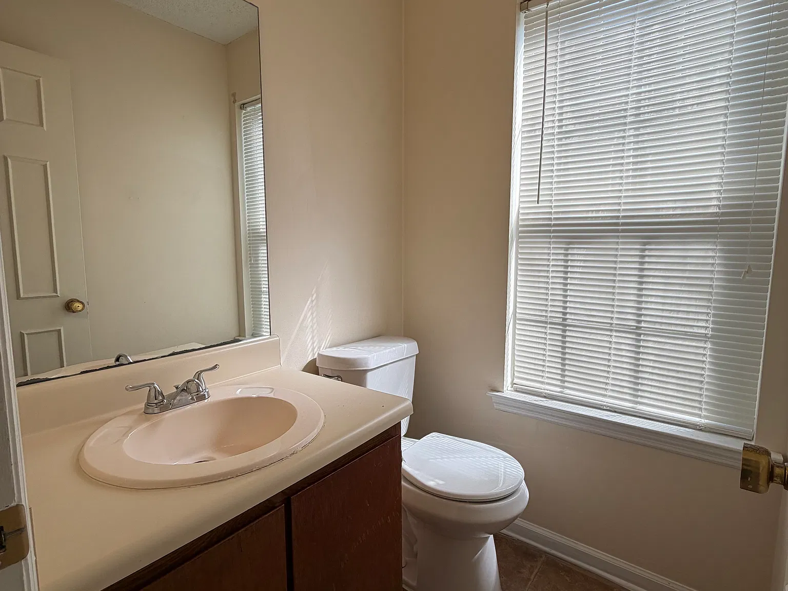 2 bed, 2.5 bath, 1288 sqft, $1,600 — Photo 4