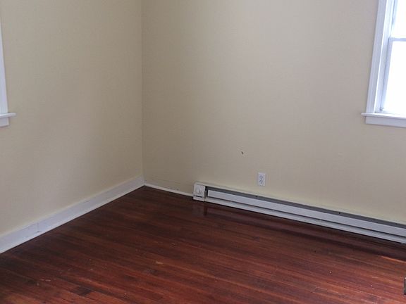 4th image of 194 Frank St #2