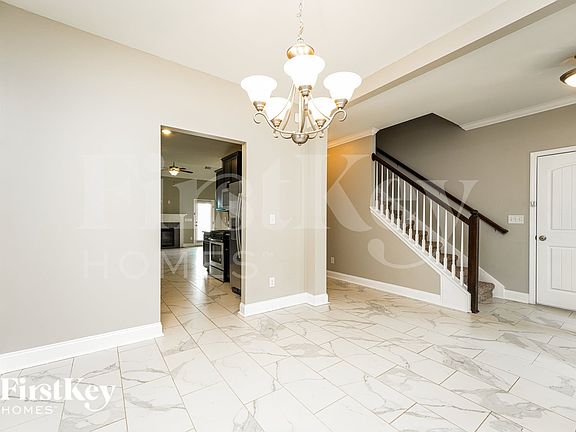 5th image of 100 Orchard Ln