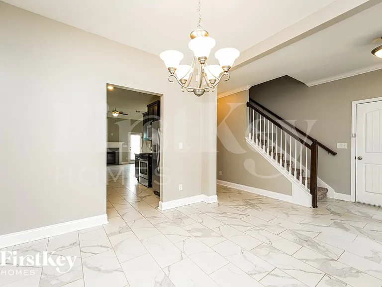 100 Orchard Ln — Photo 5