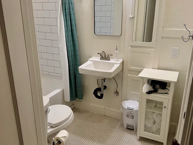 2522 G St #2522 — Photo 13