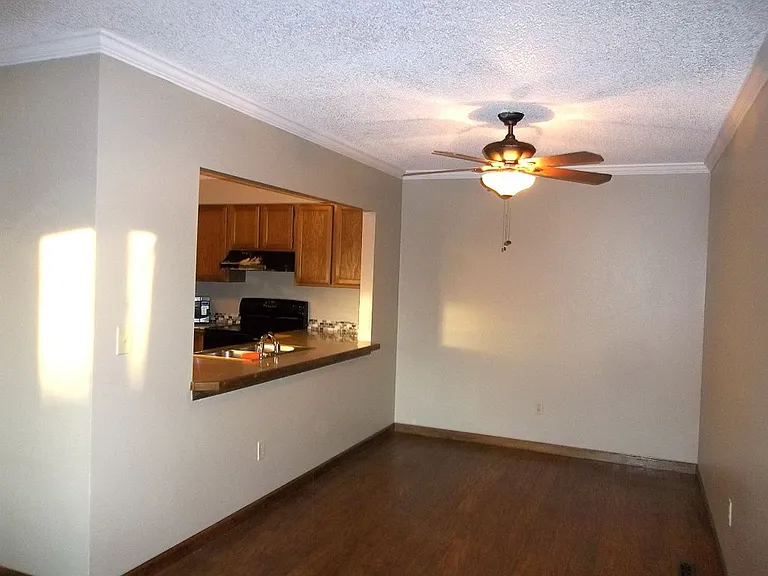 933 E Prospect Rd #A — Photo 4