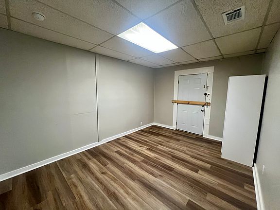 3rd image of 3201 Southwest Dr #4
