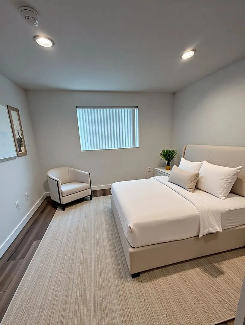 11345 Oxnard St — Photo 3