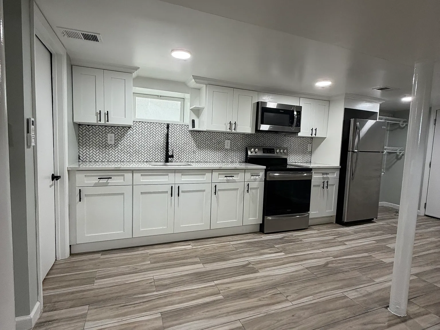 Studio, 600 sqft, $1,800 — Photo 2