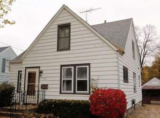 906 Lawndale Ave, Waukesha, WI 53188