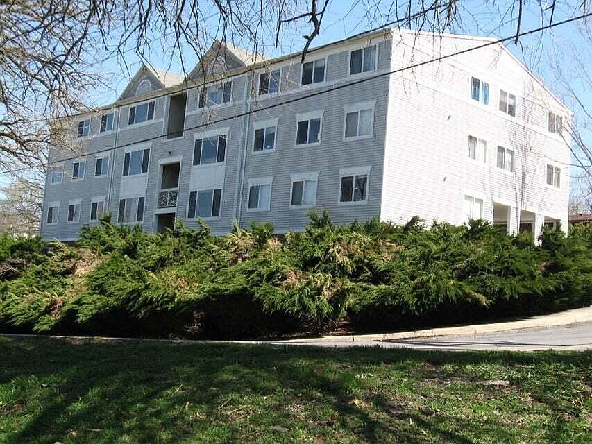 1st image of 303-303 White St