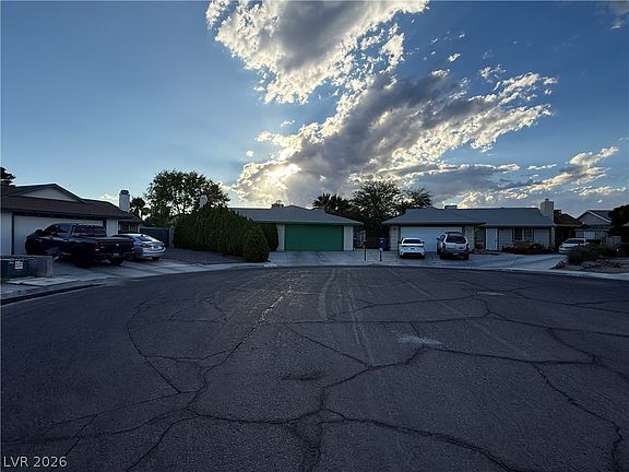 4th image of 5829 Halfmoon Way