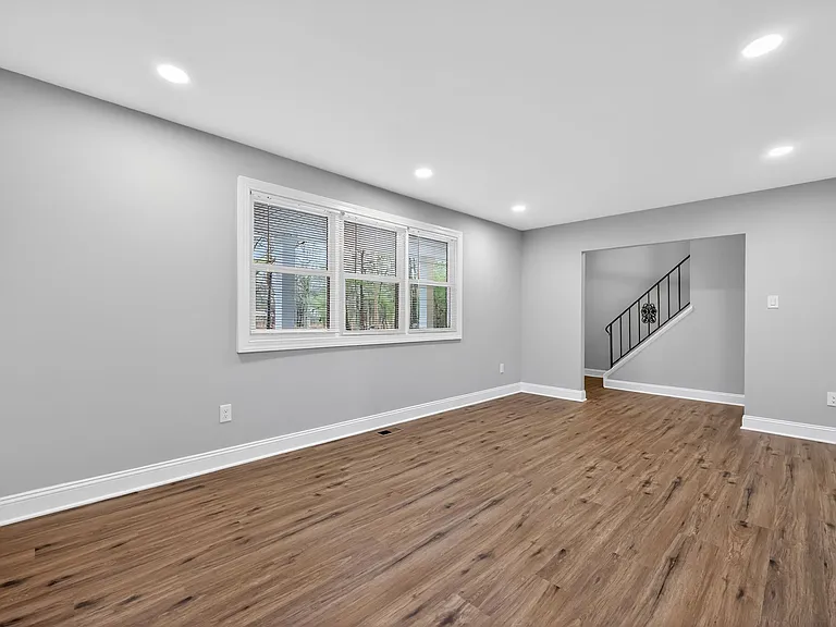 1392 Stokes Rd — Photo 10