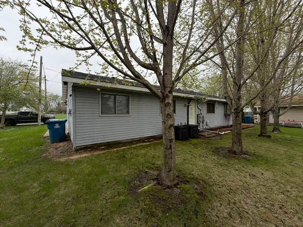 161 N Bailey Ave, Amboy, IL 61310