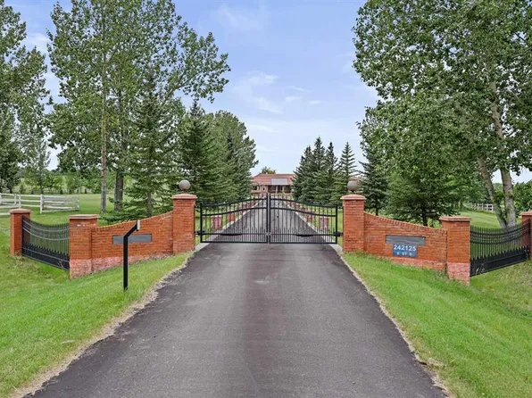 242125 8th St E, Foothills County, AB T1S 3L2