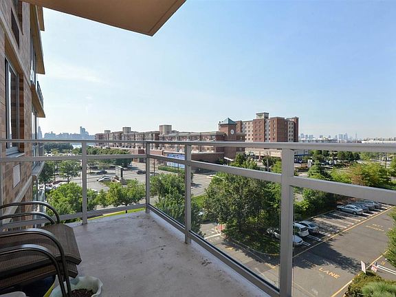 2nd image of 606 Hudson Park #606