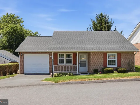 2820 Carlisle Dr #15, New Windsor, MD 21776