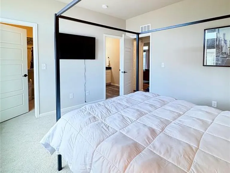 7038 Silvergrass Dr — Photo 10