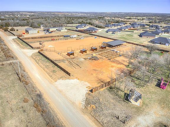 4th image of 3909 S Jardot Rd