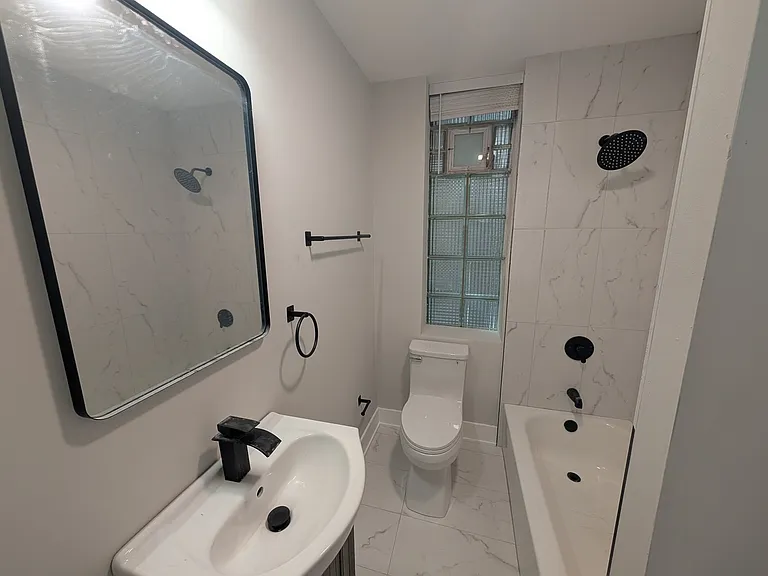 916 N Noble St #1F — Photo 13