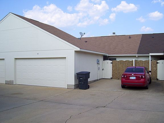 2nd image of 5005 Longstreet Pl Unit 18