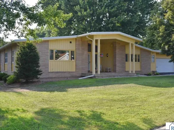 304 Independence Ave S, Clarks Grove, MN 56016
