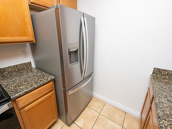 4th image of 455 Ballantyne St Unit 8