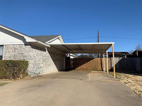 3rd image of 303 Tammy Ct