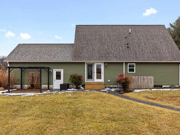 4th image of 321 Meadow Dr